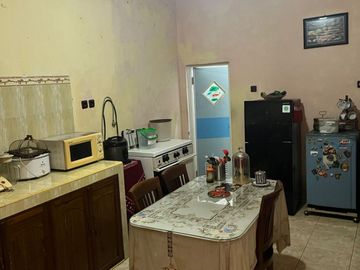 Rumah Pusat Kota Jl. Petemon – Cocok untuk Hunian maupun Kos-Kosan