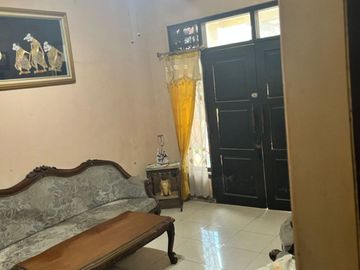 Rumah Pusat Kota Jl. Petemon – Cocok untuk Hunian maupun Kos-Kosan