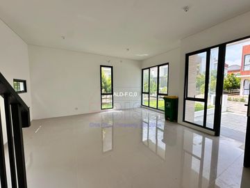 Rumah 2 Lantai Citraland Megah Batam Centre