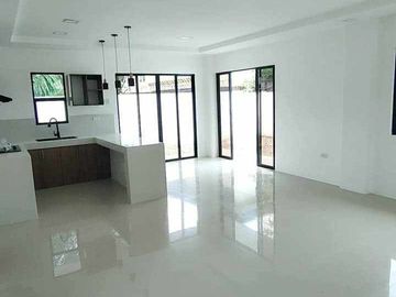House and Lot for Sale in Villamonte Bacolod with Lot area 318sqm-MD