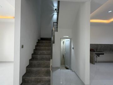 Rumah Baru Tomang 3 Lantai Siap Huni Jakarta Barat