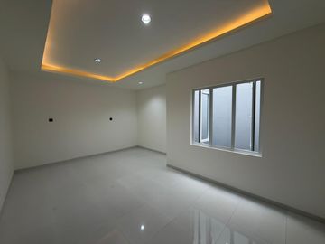 Rumah Baru Tomang 3 Lantai Siap Huni Jakarta Barat
