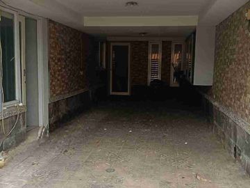 Rumah 3 Lantai Full Furnished di Taman Royal Kota Tangerang