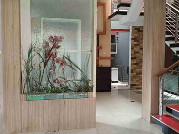 Rumah 3 Lantai Full Furnished di Taman Royal Kota Tangerang