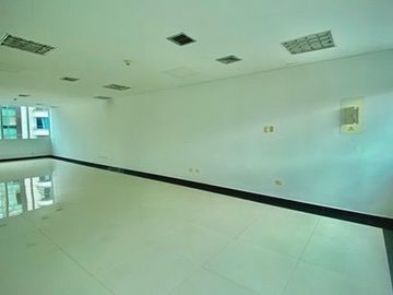 LOCAL COMERCIAL EN VENTA SECTOR ANTONIA SANTOS CENTRO EMPRESARIAL FENIX BUCARAMANGA