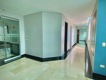 LOCAL COMERCIAL EN VENTA SECTOR ANTONIA SANTOS CENTRO EMPRESARIAL FENIX BUCARAMANGA
