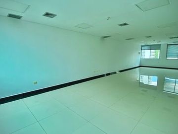 LOCAL COMERCIAL EN VENTA SECTOR ANTONIA SANTOS CENTRO EMPRESARIAL FENIX BUCARAMANGA