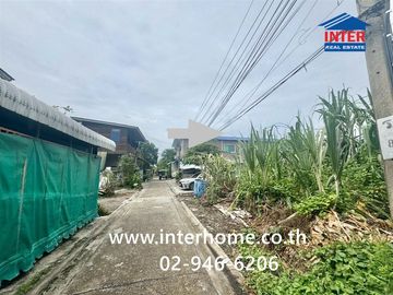 Vacant land, 69.7 sq.wah. Located on Soi Suk Sawat 102, Suk Sawat Road (Soi Rom Yen Niwet), Phra Samut Chedi, Samut Prakan.