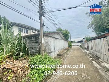 Vacant land, 69.7 sq.wah. Located on Soi Suk Sawat 102, Suk Sawat Road (Soi Rom Yen Niwet), Phra Samut Chedi, Samut Prakan.