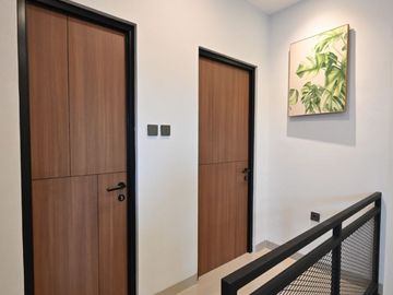 Kenyamanan Modern Rumah 2 Lantai Dekat Akses Bintaro di Ciputat ND-18588