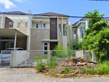 2 LANTAI - LUAS 128M2!! DIJUAL RUMAH VIA LELANG DI RUNGKUT SURABAYA (PERUM GREEN SEMANGGI MANGROVE)