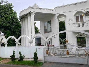 Dijual rumah mewah 2 lantai full furnish di citra grand cibubur