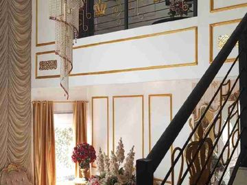 Dijual rumah mewah 2 lantai full furnish di citra grand cibubur