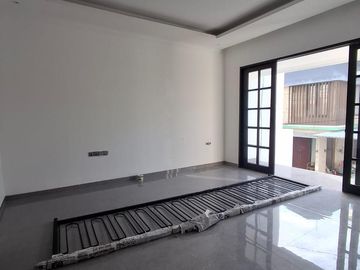 Dijual Rumah Mewah 3 Lantai di Kawasan Cluster Eksklusif Panjer, Denpasar Selatan, Bali