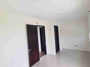 DIJUAL RUMAH WIYUNG LAKARSANTRI SURABAYA BARAT MODERN MINIMALIS 2 LANTAI