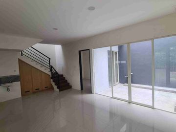 DIJUAL RUMAH WIYUNG LAKARSANTRI SURABAYA BARAT MODERN MINIMALIS 2 LANTAI