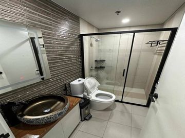 Fully Furnished 3BR Unit with Balcony in Escala Salcedo