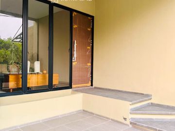 rumah cantik siap huni dijual di Kencana loka, dekat dengan tol dan stasiun