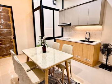 rumah cantik siap huni dijual di Kencana loka, dekat dengan tol dan stasiun