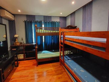 4BR Condo Sale The Woodridge Place Tagaytay Highlands