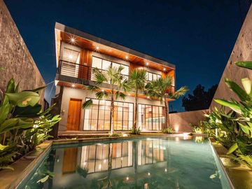 Dijual Modern Kontemporer Villa Mewah Termurah Di Cepaka Munggu

*Kolam super besar 3x12 meter*