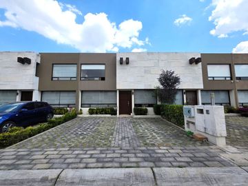 Casa en Venta en Fraccionamiento Lomas Virreyes en Calimaya, Estado de México.