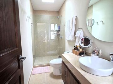 Casa en Venta en Fraccionamiento Lomas Virreyes en Calimaya, Estado de México.
