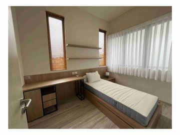 Rumah Full Furnished Siap Huni LT 125 m2 Hadap Selatan 4 Kamar Tidur