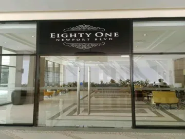 37sqm Corner Unit with Glass Walls & Enclosed Kitchen | 81 Newport Blvd Airport Condo