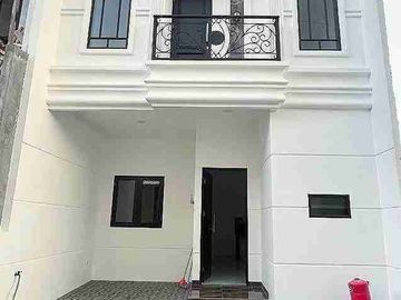 Rumah American Clasic di Condet Kramatjati Jakarta Timur