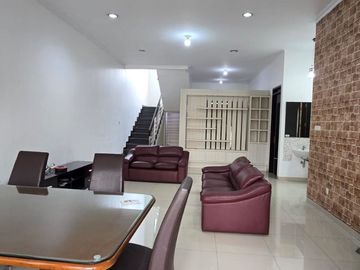 Sewa Rumah Mewah 2 Lantai di Cluster Batununggal Bandung