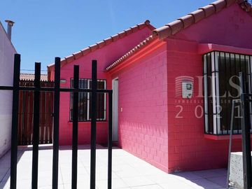 ARRIENDO CASA EN PUERTAS DEL MAR, SIN MUEBLES AÑO CORRIDO