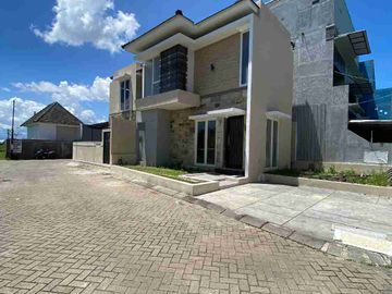 Rumah Baru 2 Lantai SUHAT Dekat UB | LT 110 | Carport 2 Mobil