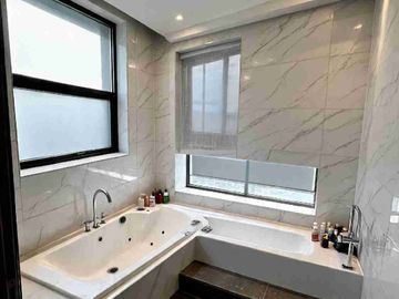 Rumah Minimalis Luxury Arga Golf BSB City Semi Furnish With Private Pool