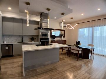 DISCOVER YOUR NEW HOME $ 779,000 USD 4 RECS | 4.5 BAÑOS | PRIVATE CLUBHOUSE | GYM | SPORTS BAR | PLAY ROOM | BIG POOL AND MORE