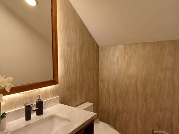 DISCOVER YOUR NEW HOME $ 779,000 USD 4 RECS | 4.5 BAÑOS | PRIVATE CLUBHOUSE | GYM | SPORTS BAR | PLAY ROOM | BIG POOL AND MORE