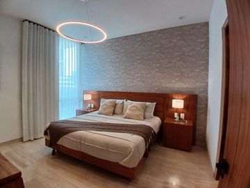 DISCOVER YOUR NEW HOME $ 779,000 USD 4 RECS | 4.5 BAÑOS | PRIVATE CLUBHOUSE | GYM | SPORTS BAR | PLAY ROOM | BIG POOL AND MORE