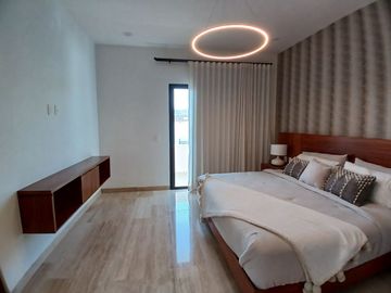DISCOVER YOUR NEW HOME $ 779,000 USD 4 RECS | 4.5 BAÑOS | PRIVATE CLUBHOUSE | GYM | SPORTS BAR | PLAY ROOM | BIG POOL AND MORE
