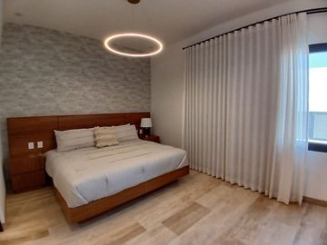 DISCOVER YOUR NEW HOME $ 779,000 USD 4 RECS | 4.5 BAÑOS | PRIVATE CLUBHOUSE | GYM | SPORTS BAR | PLAY ROOM | BIG POOL AND MORE