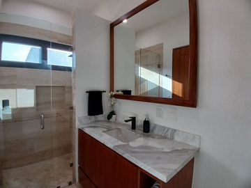DISCOVER YOUR NEW HOME $ 779,000 USD 4 RECS | 4.5 BAÑOS | PRIVATE CLUBHOUSE | GYM | SPORTS BAR | PLAY ROOM | BIG POOL AND MORE