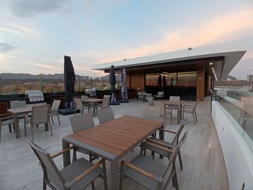 DISCOVER YOUR NEW HOME $ 779,000 USD 4 RECS | 4.5 BAÑOS | PRIVATE CLUBHOUSE | GYM | SPORTS BAR | PLAY ROOM | BIG POOL AND MORE