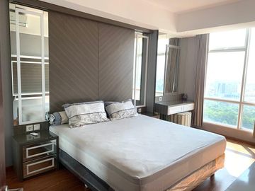 Jual cepat - Apartemen Grand Sungkono Lagoon 2 bedroom furnished Tower Venetian Lantai 25