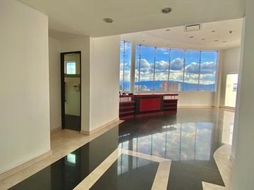 LOCAL COMERCIAL EN VENTA SECTOR ANTONIA SANTOS EDIFICIO FENIX CENTER  BUCARAMANGA