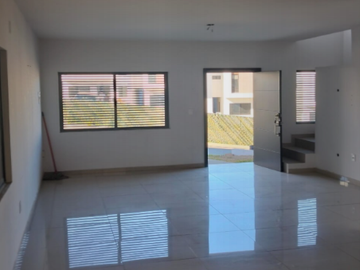 CASA DE ENTREGA INMEDIATA EN AV. VILLAS DE SAN ANTONIO, COL. VALLE DEL SUR, TIJUANA BAJA CALIFORNIA