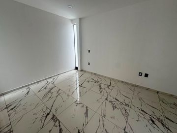 Espectacular Casa en Venta en Fracc. LomAlta, Morelia | Diseño Moderno, Roof Garden y Amenidades Premium  Vive con comodidad, seguridad y exclusividad