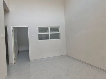 Rumah renovasi total siap huni di Grand Semanggi Residence Surabaya