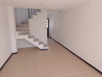 CASA EN VENTA EN FRACC. HACIENDA SANTA CLARA, PUEBLA.