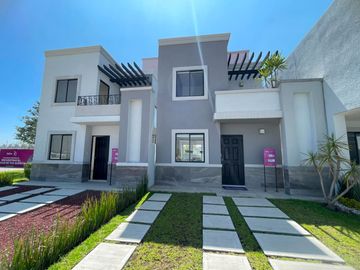 Diseño Moderno, Patio Trasero y Cocina Equipada | ¡Conócela!