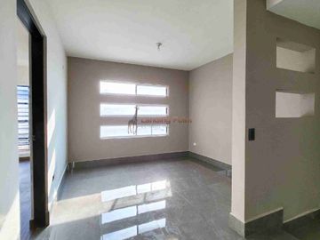Casa en venta remodelada, alberca y terraza panorámica en zona sur de Monterrey