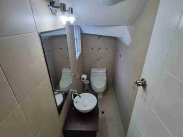 VENTA CASA EN CONDOMINIO CON TERRAZA EN GERANIOS - Frente a Parque